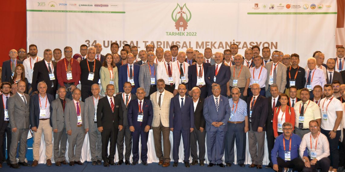 TARMEK 2022 kongresinde katılımcıların toplu fotoğrafı